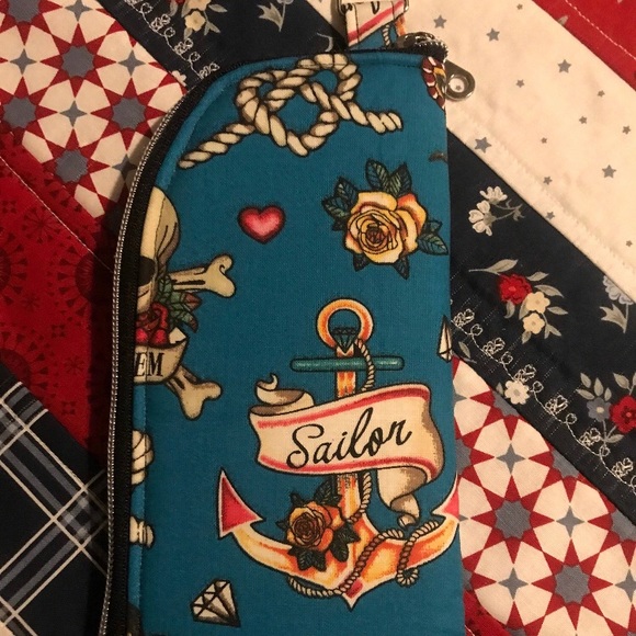 New, handmade, padded sunglasses/eyeglasses case with swivel hook - Picture 4 of 5